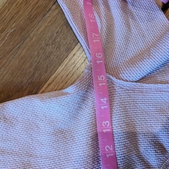 Free People‎ We the Free Medium Pale Pink Thermal V-Neck w/ Decorative Sleeves - Picture 9 of 11